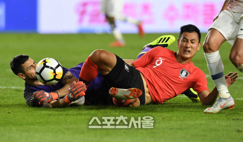 [포토] 지동원, 좋은 찬스였는데~