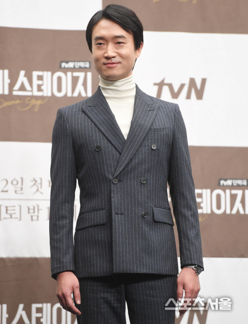 '충무로 대세' 조우진, 일반인 여자친구와 10월 결혼설