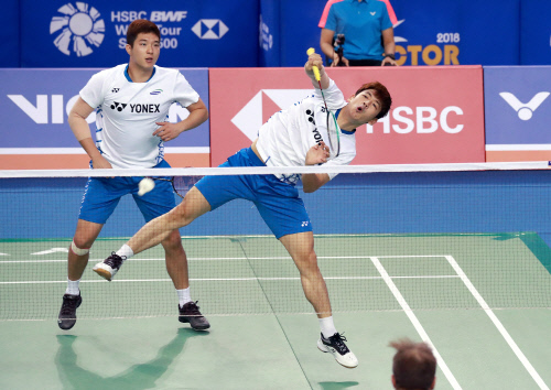 2년만에 코리아오픈 무대에 복귀한 이용대 "실력도 인기도 여전하네!"