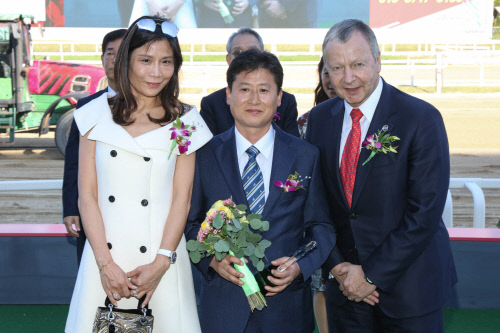 [경마단신]렛츠런파크 서울 안병기 조교사 300승 달성 外