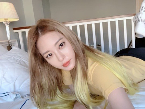 "투톤 컬러도 찰떡" 한예슬, 청순+상큼 다 잡은 '동안미녀'[★SNS] 