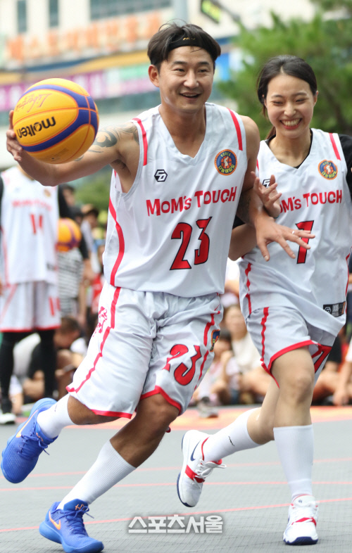 '여대생 장거리포'에 이천수는 굴욕, 남학생은 환호…무슨 일 일어났나