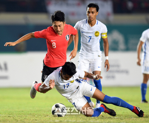 [포토] 이진현 \'치열한 볼다툼\'