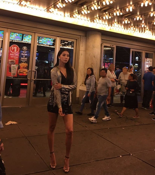 오윤아, 초미니 원피스로 '섹시美+가녀린 각선미' 과시