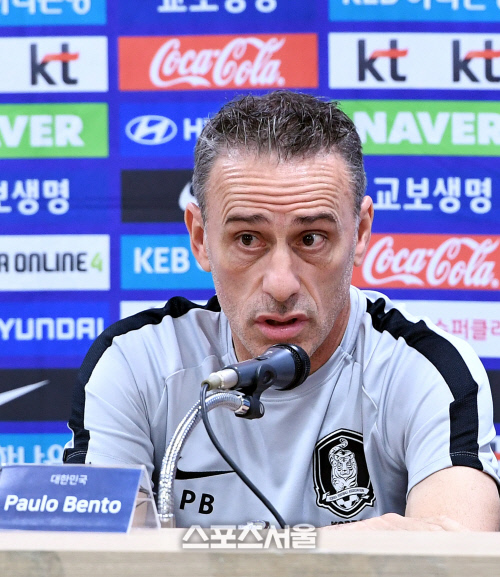 [포토] 벤투 감독, 강한 상대 통해 우리 실력 확인하고 싶다!