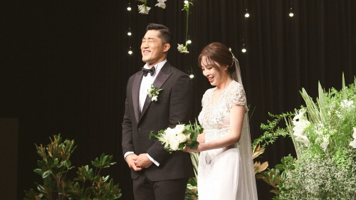 '본격연예 한밤', 파이터 김동현의 파이팅 넘쳤던 결혼식 현장 공개