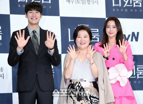 나인룸, 인생리셋 복수극! 60대 사형수와 30대 변호사의 인생 체인지