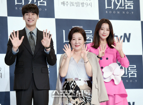 나인룸, 인생리셋 복수극의 진수! 60대 사형수와 30대 변호사의 인생