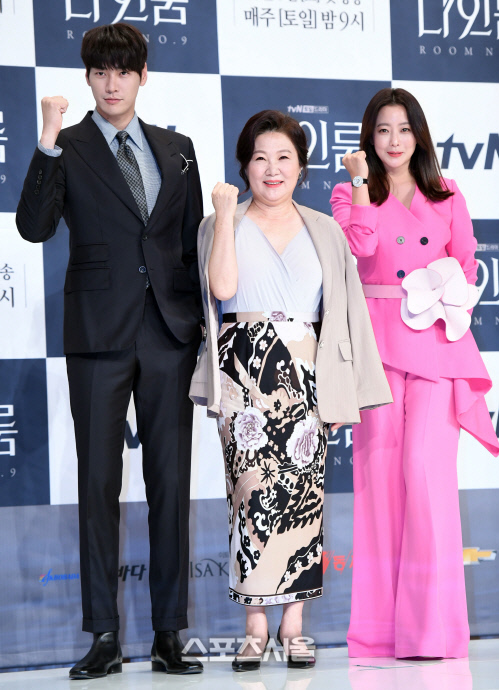 나인룸! 인생리셋 복수극입니다!!  60대 사형수와 30대 변호사의 인