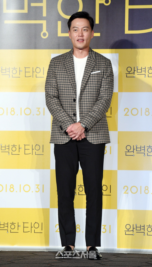 이서진, 오랜만의 영화 산책...완벽한 타인 기대해주세요 [포토]