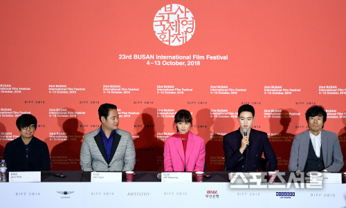 [포토] '뷰티풀 데이즈'의 배우와 감독들, 개막작 기자회견 참석!