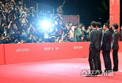 [포토] 현빈-장동건, 환상 조합에 쏟아지는 플래시 세례~!