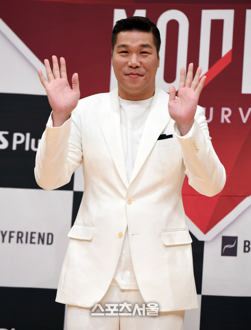 [포토] 서장훈, 화이트 패션으로 멋을...