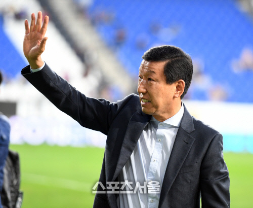 최강희 감독.. 팬들에게 인사! 전북 현대 2018 K리그 우승. [포토]