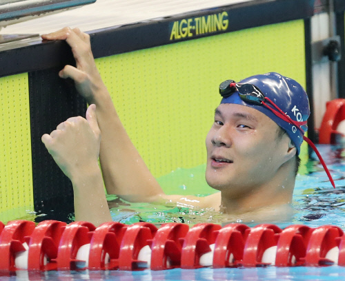 은메달에 활짝 웃은 '리우 3관왕' 조기성, 자유형 200m서 日스즈키와 재대결[장애인AG]