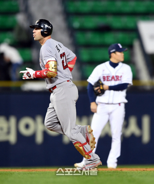 룰루랄라 로맥, 승리의 진짜 마침표는 내가!   [포토]