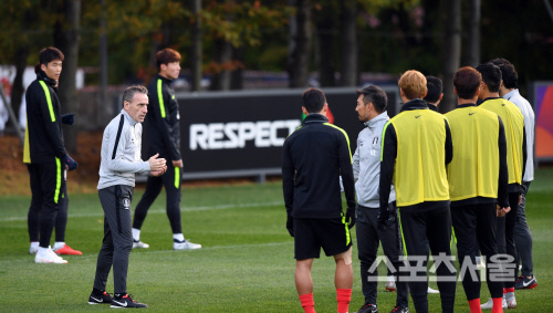 [포토] 전술 설명하는 벤투 감독