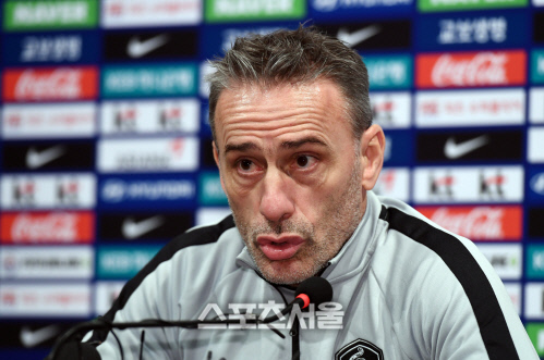 [포토] 벤투 감독 \'혼 담긴 축구 하겠다\'