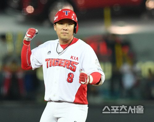 [포토] 안치홍, 5위 싸움...마침표 찍겠다!