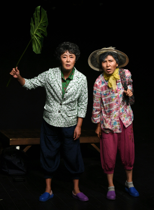 \'내친구 지화자\' 이주화-정미숙...호흡 척척!