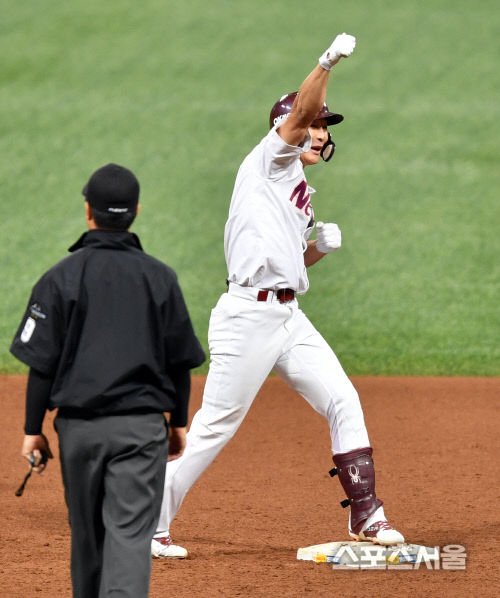 5회말 적시타 김하성 '이 페이스로 끝까지'[포토]