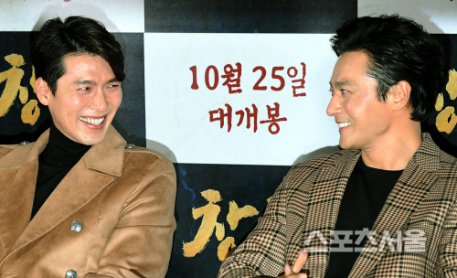 [포토] 현빈-장동건, 마주 보며 웃는...두 남자!