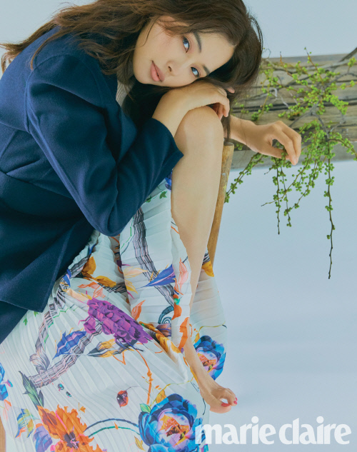 이하늬, 클래식한 무드도 완벽 소화…고혹적인 미모