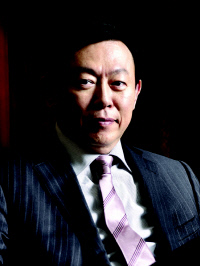 [기업人] '8개월만에 복귀' 신동빈 롯데 회장, 경영 정상화 '광폭 행보'