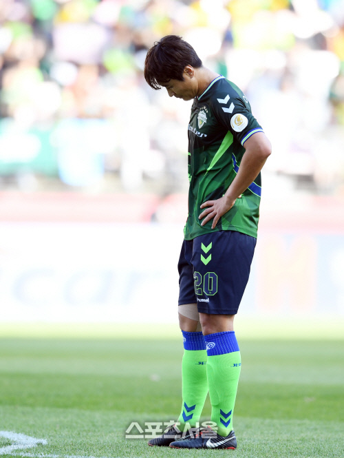 [포토] 이동국 '이게 안들어가네'