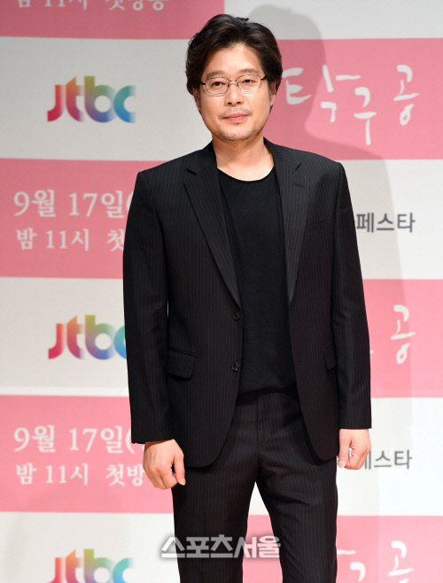 유재명, 오늘(21일) 띠동갑 여자친구와 결혼…5년 열애 결실