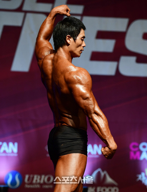 근육의 절정 로보캅 박성용, 청소년들이 따를 때가 제일 좋아요~[포토]