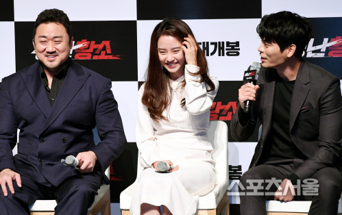 [포토] 마동석-송지효, 김성오 입담에 배꼽 잡아요~