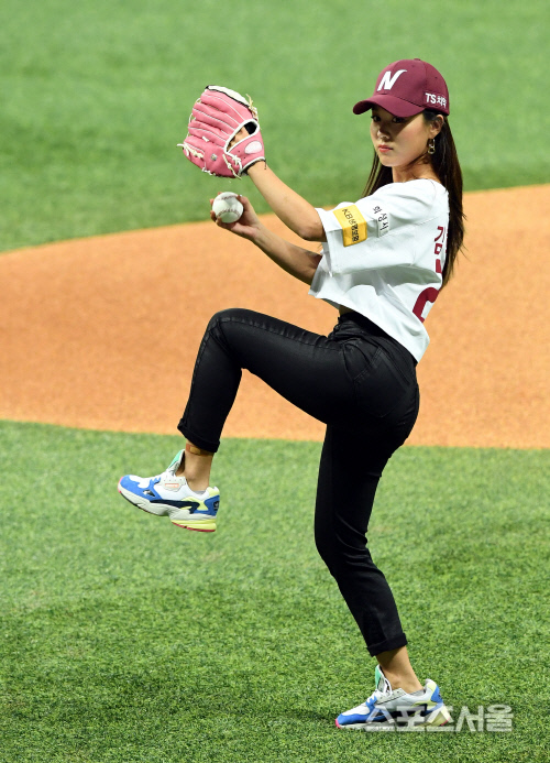 [포토] 김희정, 준PO 4차전...승리 여신 될까?