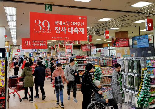 [주말&유통] 롯데마트, 재고 처분 최대 '반값 할인' 판매 外