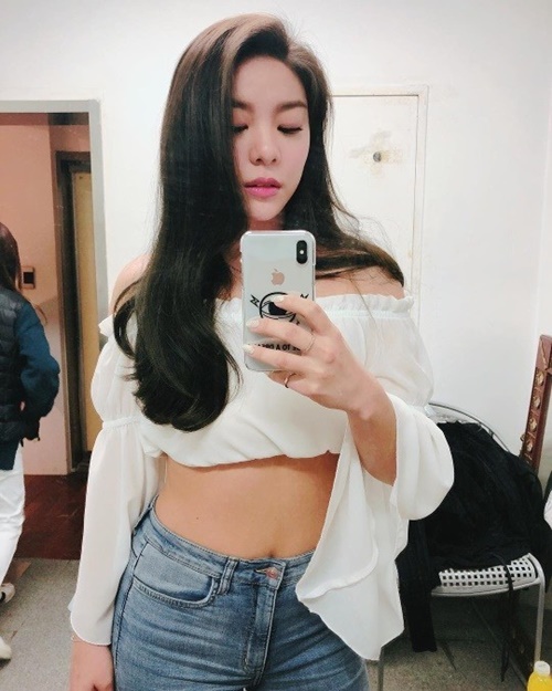 다이어트 성공?…크롭톱 입고 볼륨감 뽐낸 에일리