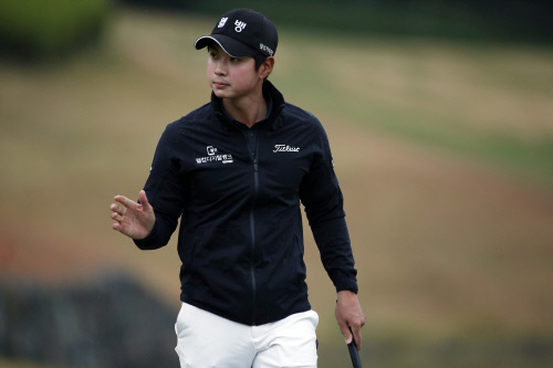 이형준 10번홀 그린 갤러리 인사