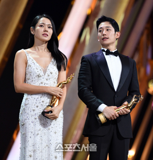 ‘더 서울 어워즈’ 드라마 인기상...손예진과 정해인!  [포토]