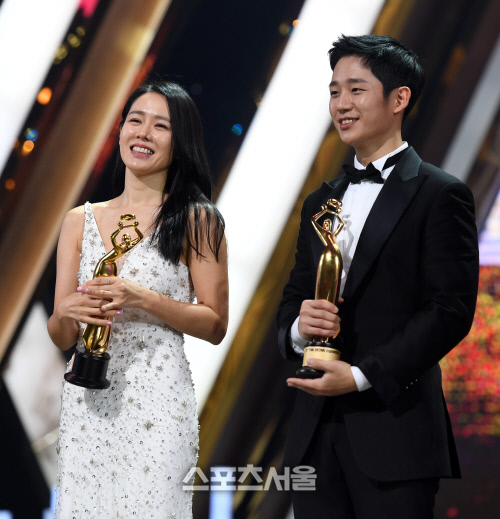 [포토] '더 서울어워즈'  시상식장에서 재회한 손예진-정해인