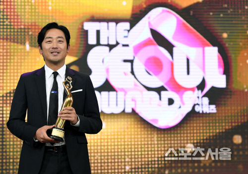 [포토] 하정우, 더 서울어워즈 수상 감사합니다~