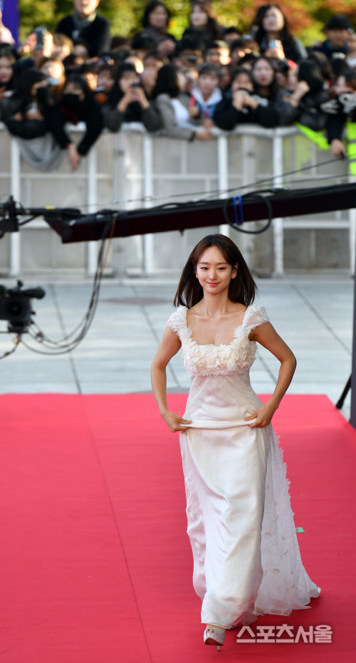 [포토]더서울어워즈 원진아, 사쁜사쁜 카펫트워킹