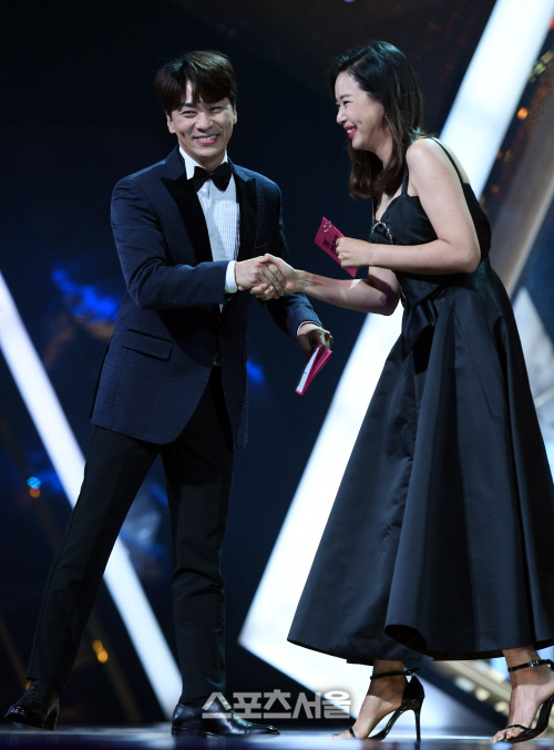 [포토] 이하늬 '제가 늦었습니다'