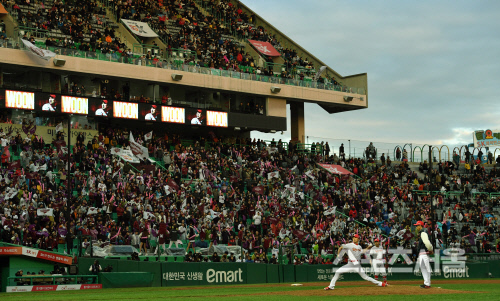 [포토] 신재웅, 플레이오프 2차전...마침표 찍는다!