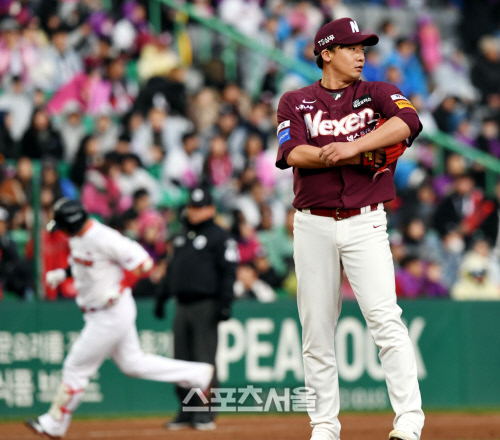 [포토] 넥센 오주원, \'홈런 공장\' SK...무섭네...