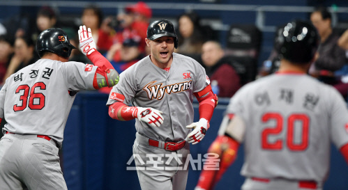 [포토] 솔로포 로맥 \'내일은 없다\'