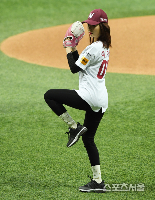 [포토] \'프로듀스 48\' 이가은, PO 4차전을 위한...와인드업!