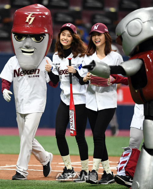 PO4차전 시구시타 가은윤진...넥센 이겨라![포토]