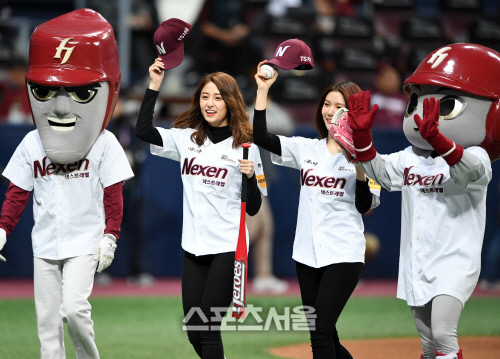 PO4차전 시구시타 가은윤진...넥센 이겨라![포토]
