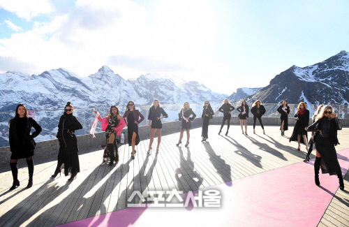 알프스를 런웨이로 만들어 버리는 슈퍼탤런트, 멋지죠~[포토]