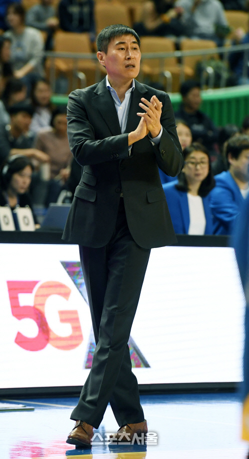 [포토] 이상민 감독 '잘하고 있어'