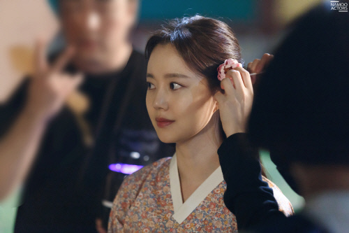 '계룡선녀전' 문채원, 한밤 밝히는 선녀美! "비하인드컷이 이럴수가?"